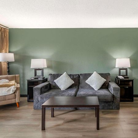 Quality Inn & Suites Санти Экстерьер фото