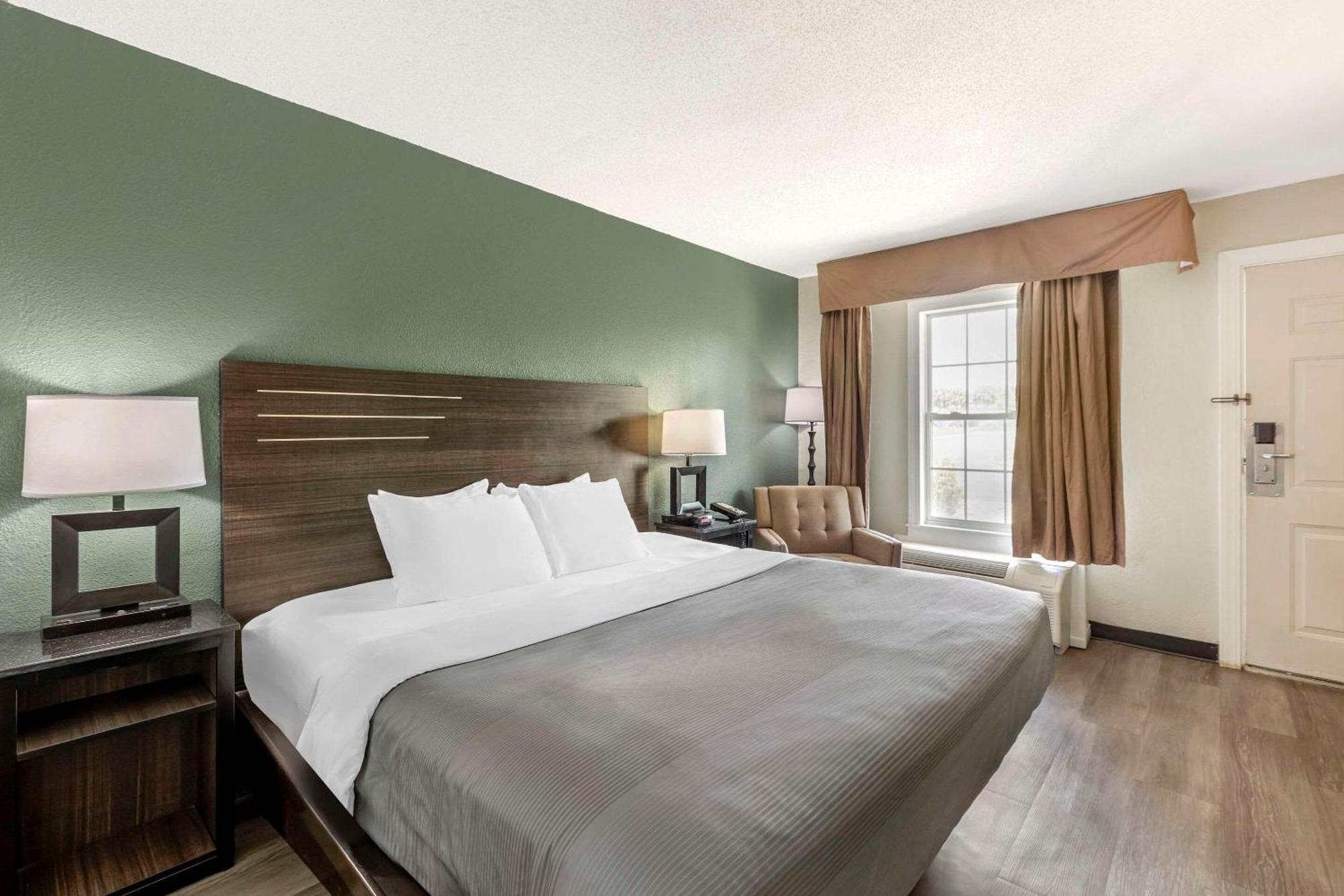 Quality Inn & Suites Санти Экстерьер фото