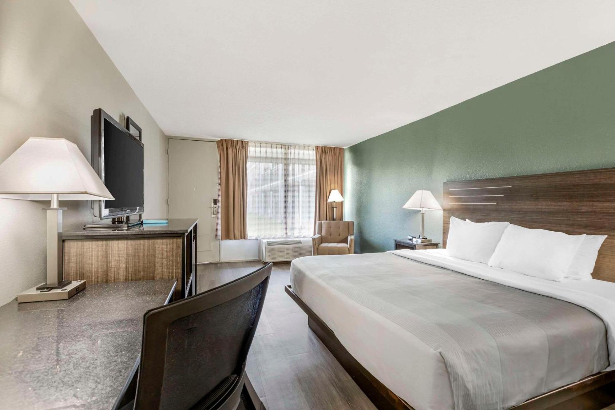 Quality Inn & Suites Санти Экстерьер фото