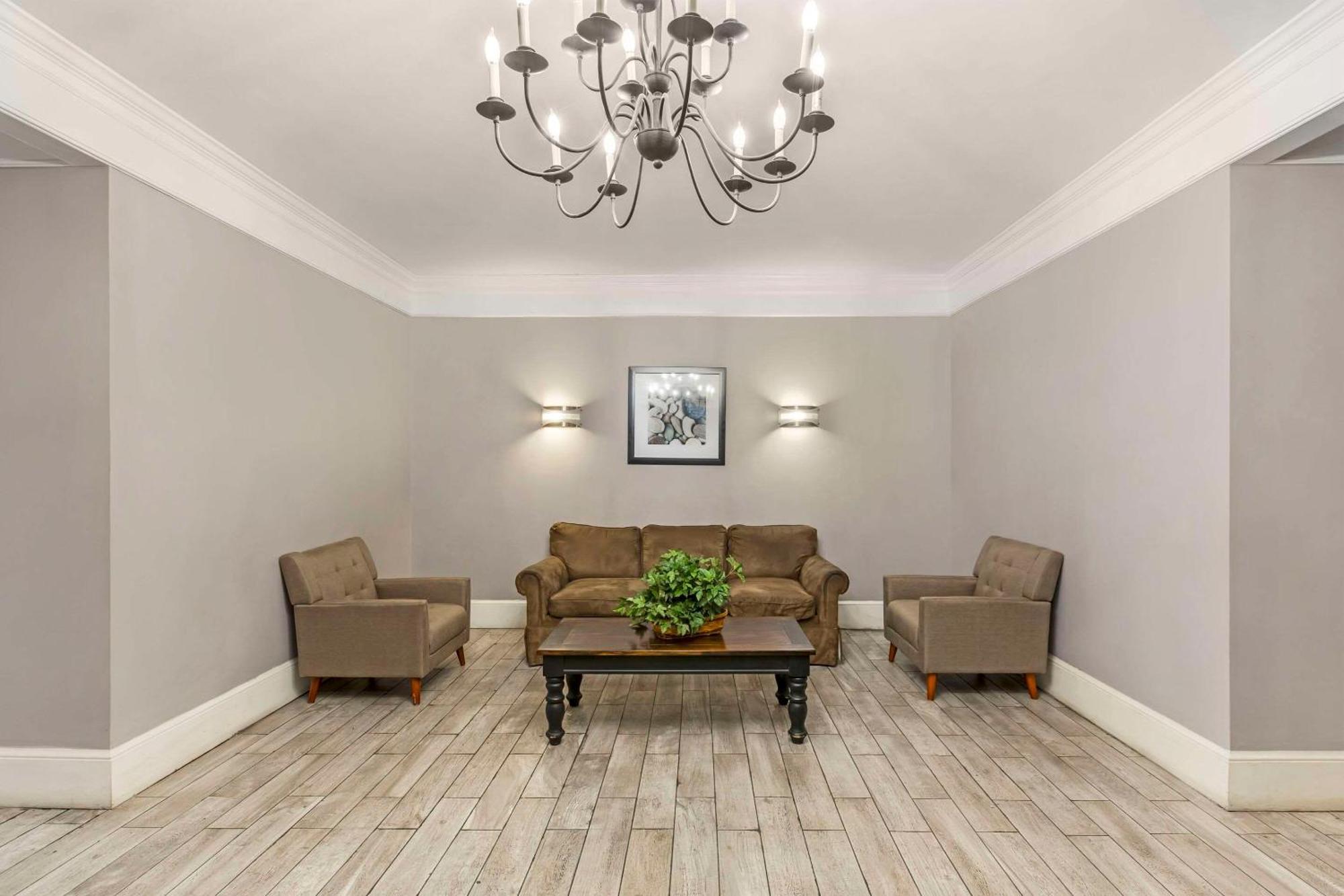 Quality Inn & Suites Санти Экстерьер фото