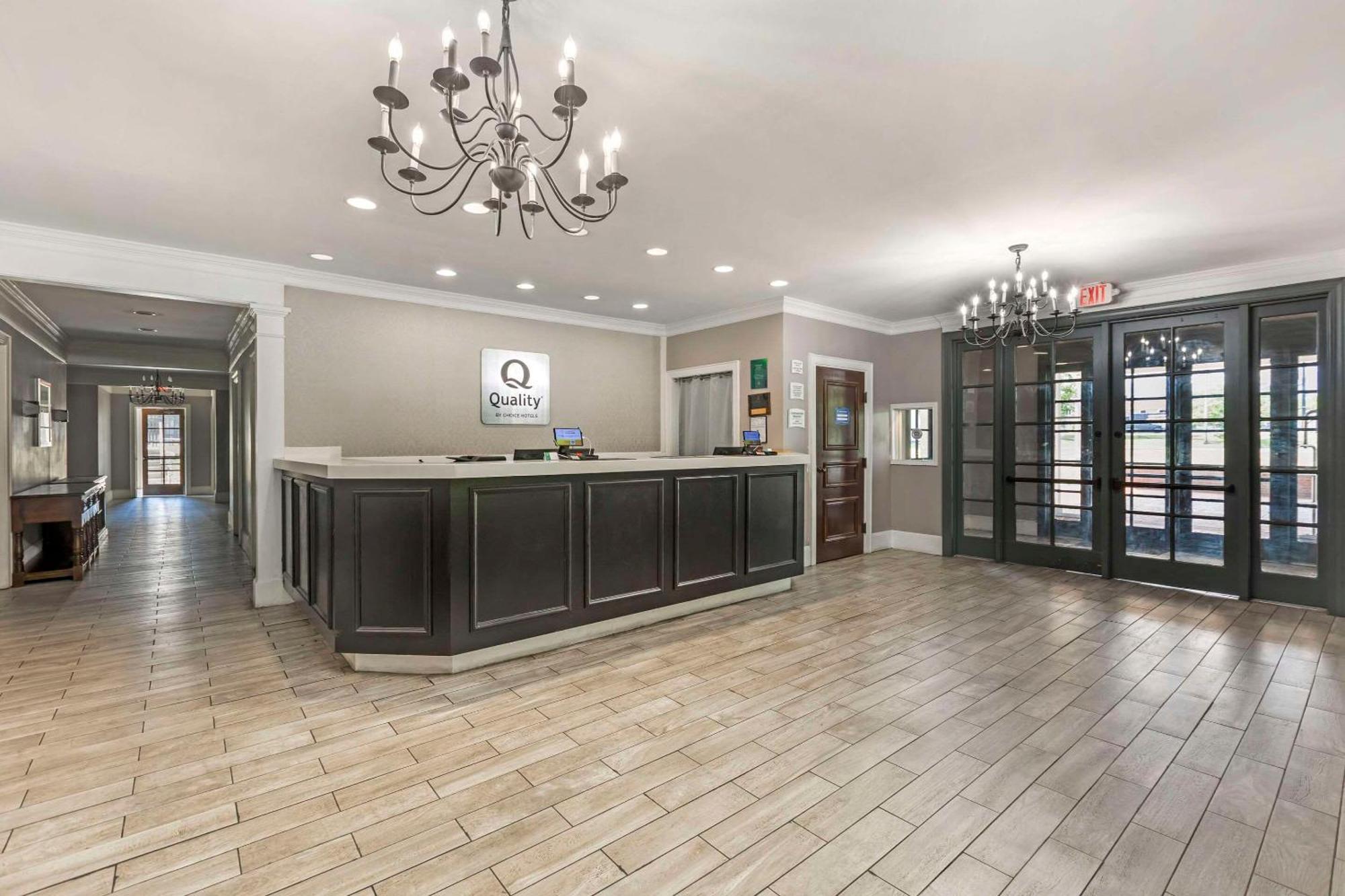 Quality Inn & Suites Санти Экстерьер фото