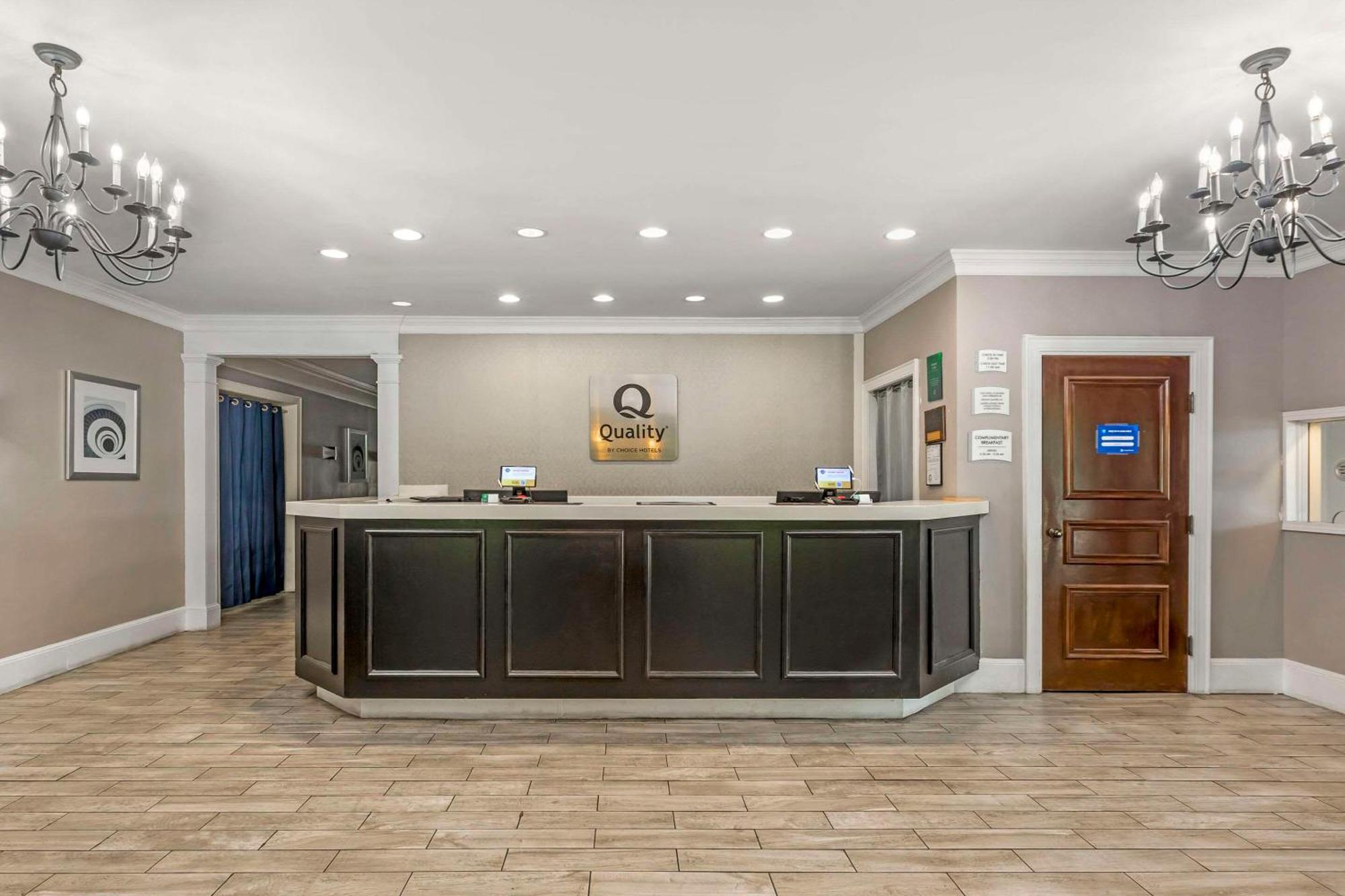 Quality Inn & Suites Санти Экстерьер фото